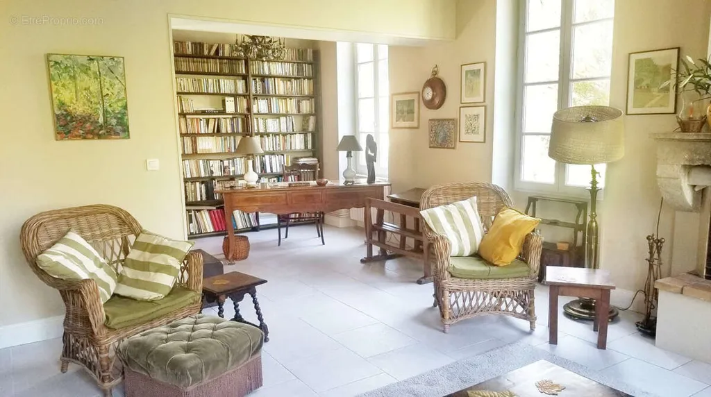 Soggiorno - Charm House with Pool in St Symphorien