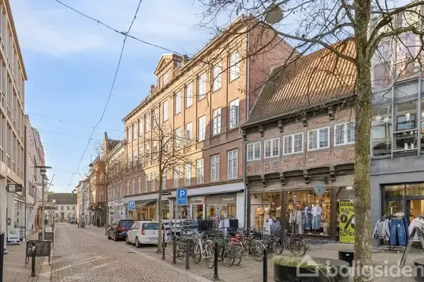 Välivaade - Renovated Flat with Red Theme in Randers C