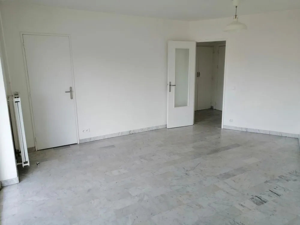 Pièces - Appartement Refait à Neuf avec Balcon au Sud-Ouest à Estanove