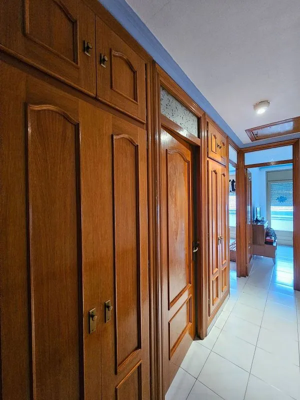 Esik - Terraced House with Balcony in Olot