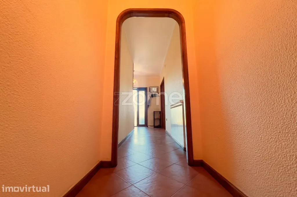 Flur - Geminated House with Garage in Chaves Centre