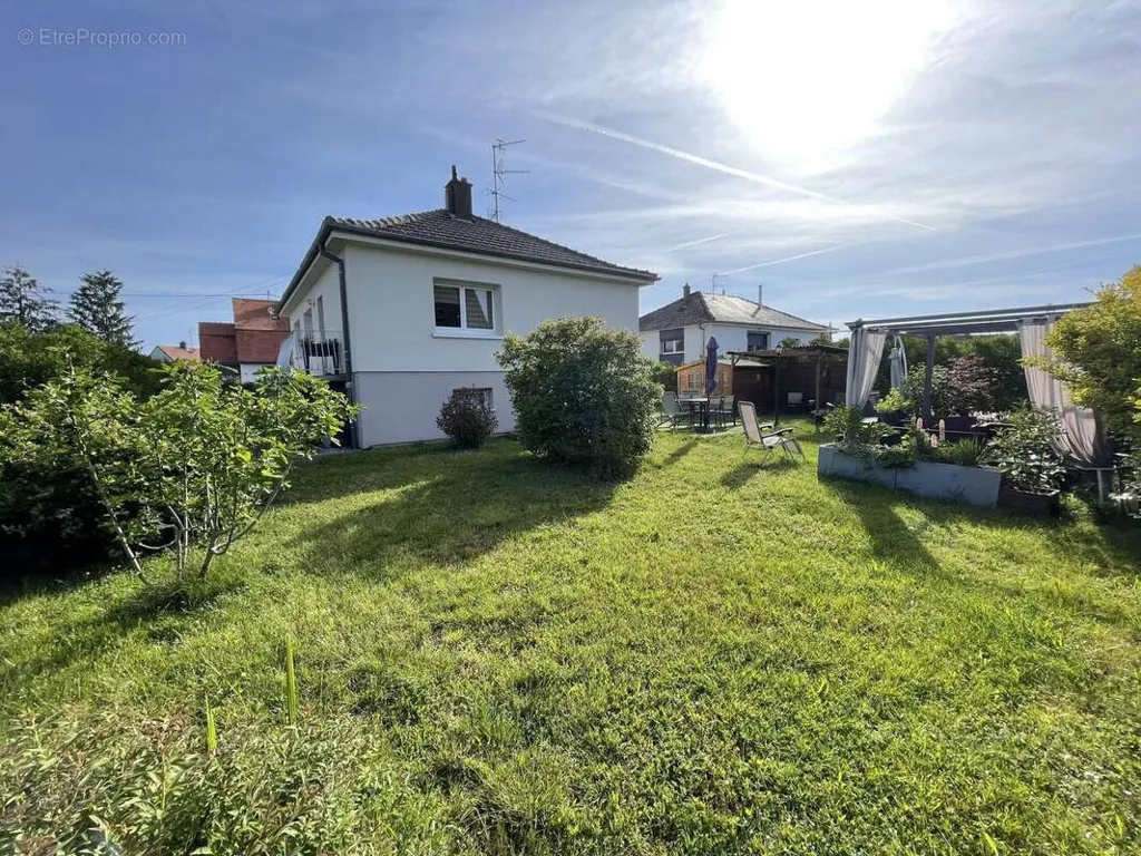 Aed - Renovated Bungalow with Parking in Pulversheim