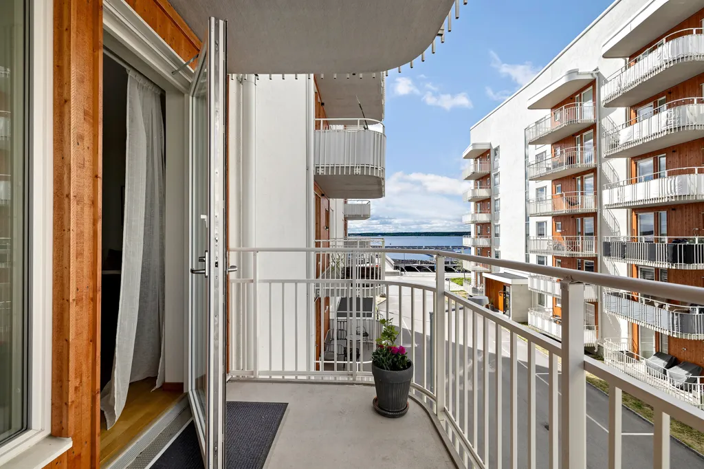 Rõdu - Modern Flat with Balconies in Kuststad
