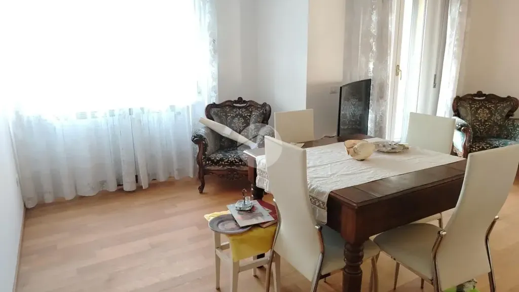 Salle à manger - Rustic Penthouse with Balcony in Parma