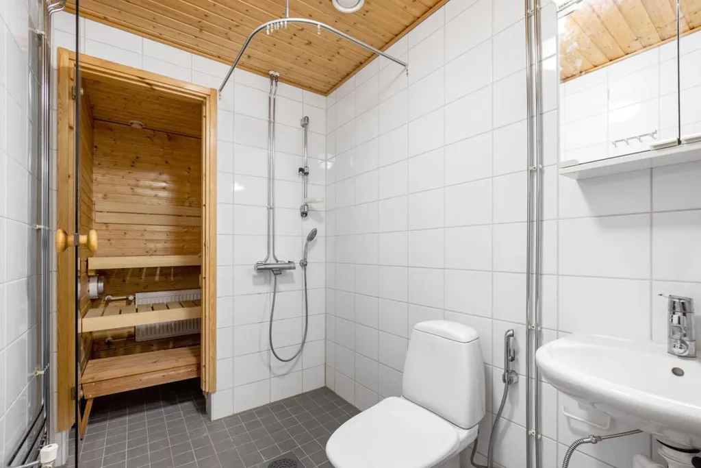 Vannitoad - Duplex with Sauna in Maikkula, Helsinki