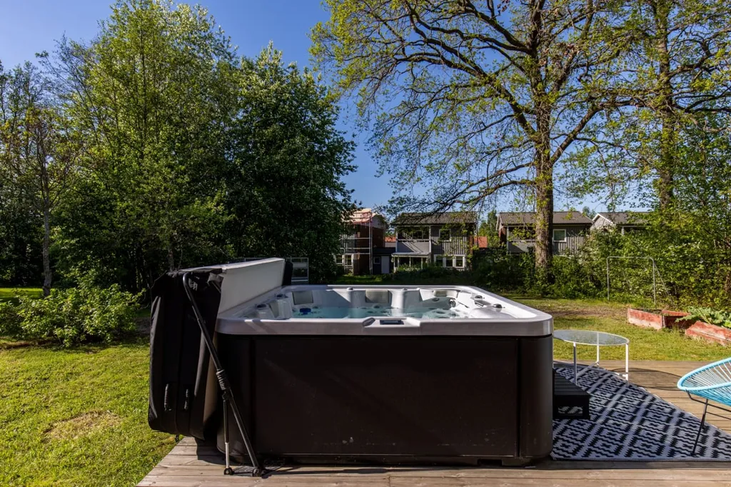 Terrass - Two-Storey Villa with Garden in Hovsta