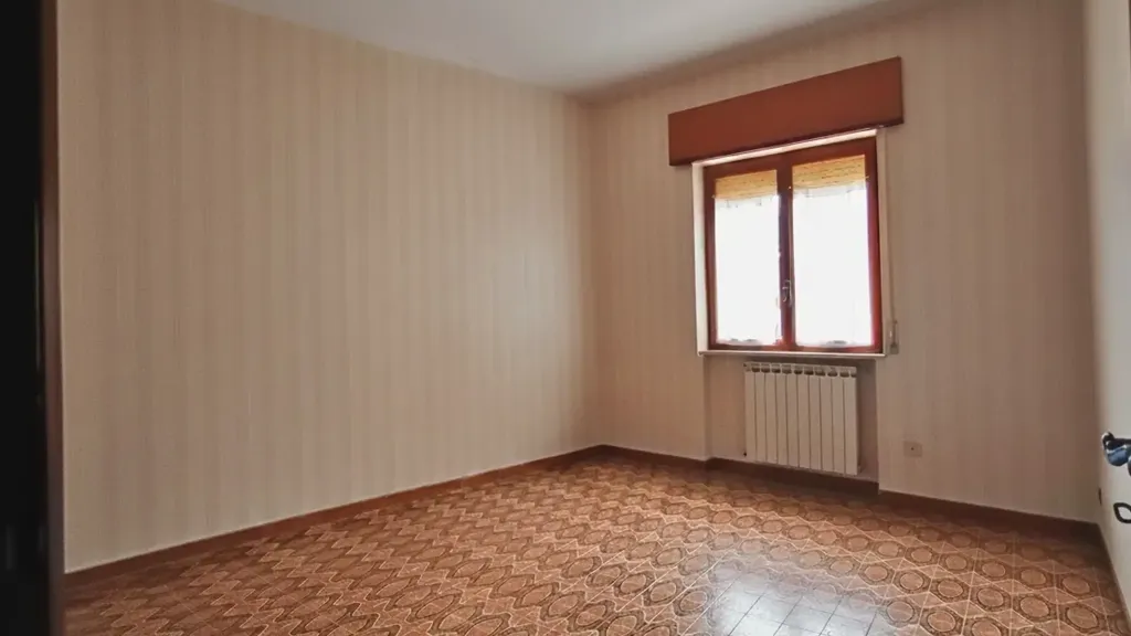 Pièces - Three-Bedroom Apartment with Balcony in Solofra