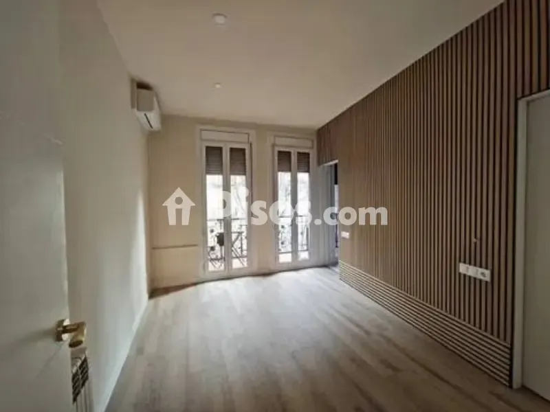 Toad - Reform Apartment with Balcony in Eixample