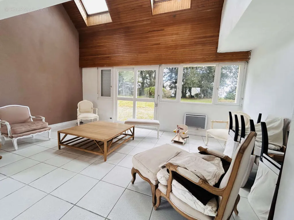 Séjour - Maison de Luxe avec Jardin à Ploudaniel