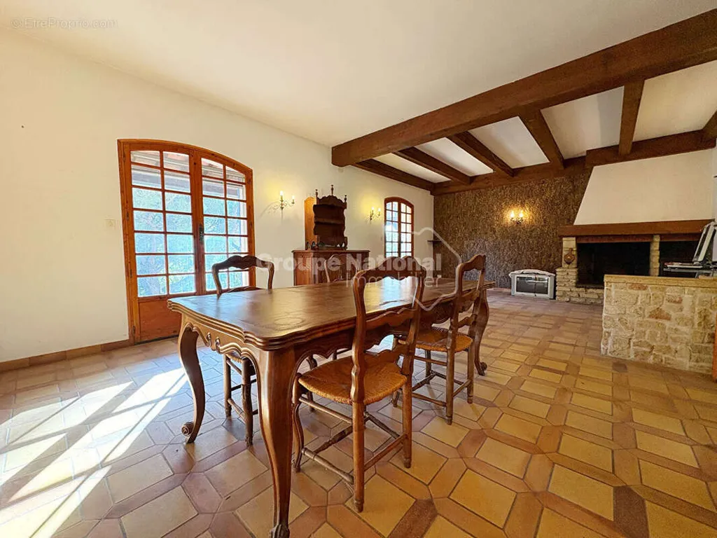 Salle à manger - Maison de caractère avec grand jardin à Pélissanne