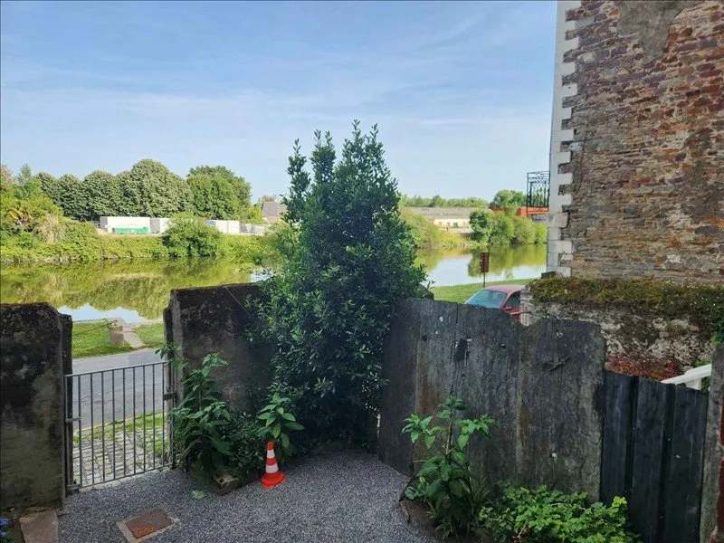 Aed - Duplex Flat with River View in Redon