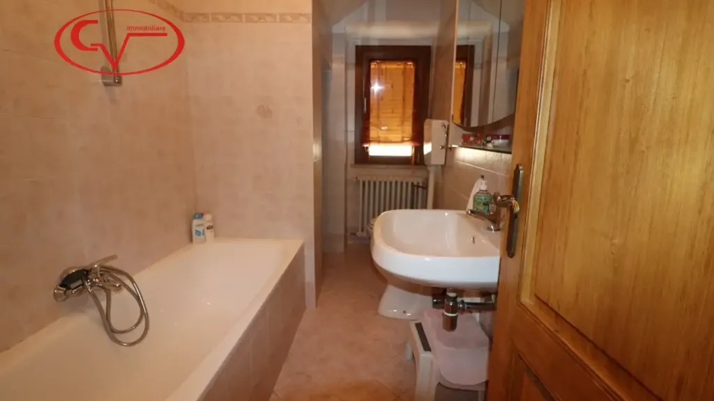 Salles de bain - Semi-Independent Apartment with Garage in Montevarchi