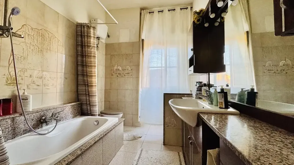 Salles de bain - Apartment with Balcony in Marino