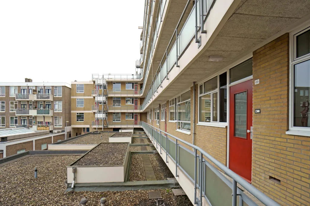 Aed - 3-Bedroom Gallery Flat with Balcony in Rotterdam Centre