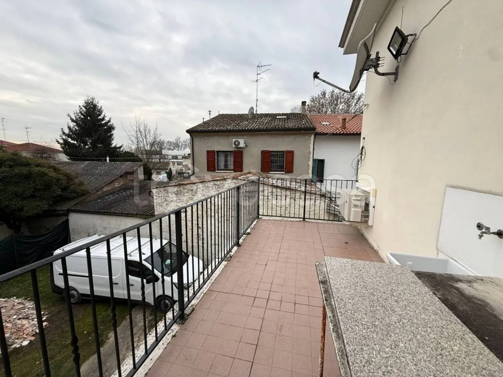 Terrace - Completely Refined Bifamiliar in Central Ferrara