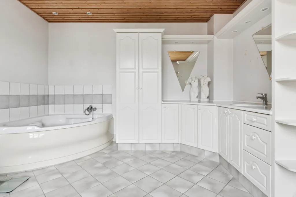 Vannitoad - Classic Farmhouse with Stable in Kosterslev