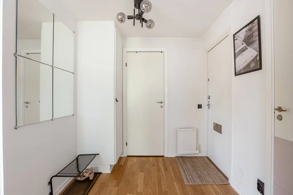 Esik - Corner Flat with Garden in Duvbo
