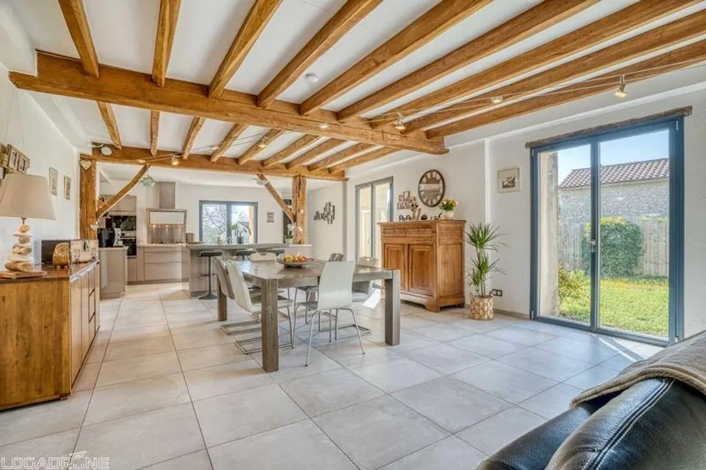Sala da pranzo - Renovated Stone Farmhouse with Pool in Saint-Perdoux