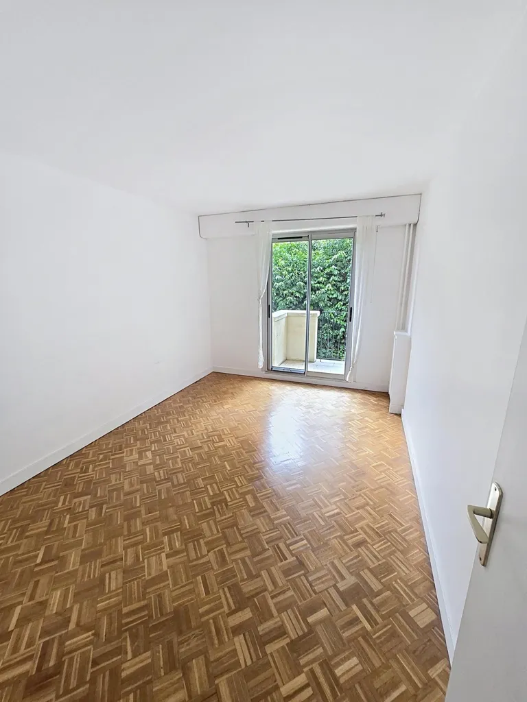 Stanze - 4-Piece Flat with Balcony near Meudon Observatory
