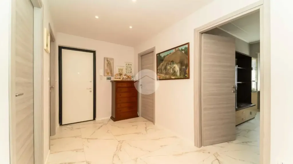 Esik - Rustic-Style Flat with Balcony in Torino