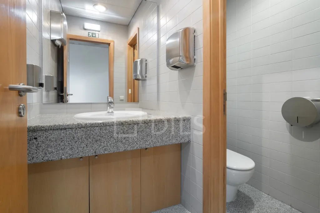Salles de bain - Office with Air Conditioning in Amoreiras Square, Lisbon