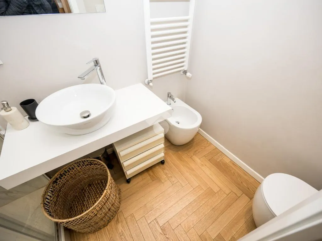 Vannitoad - Elegant Trilocale with Balcony in Milan