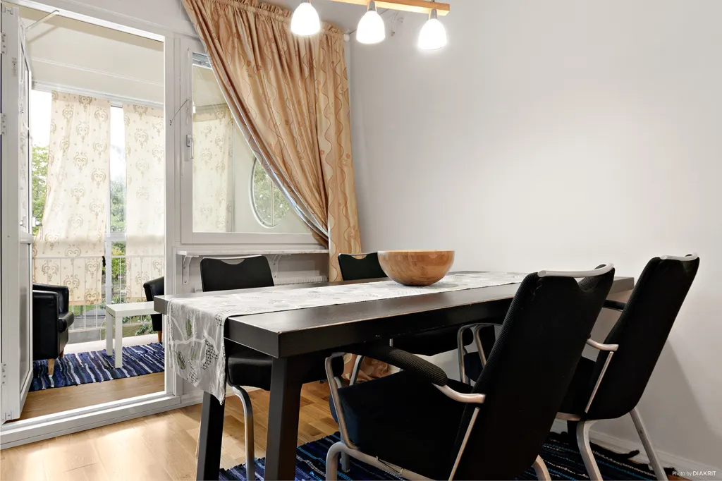 Sala da pranzo - Spacious Apartment with Balcony in Flemingsberg