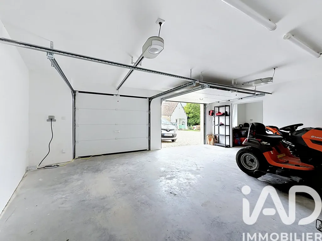 Garage - Renovated Farmhouse with Pool in Montrichard