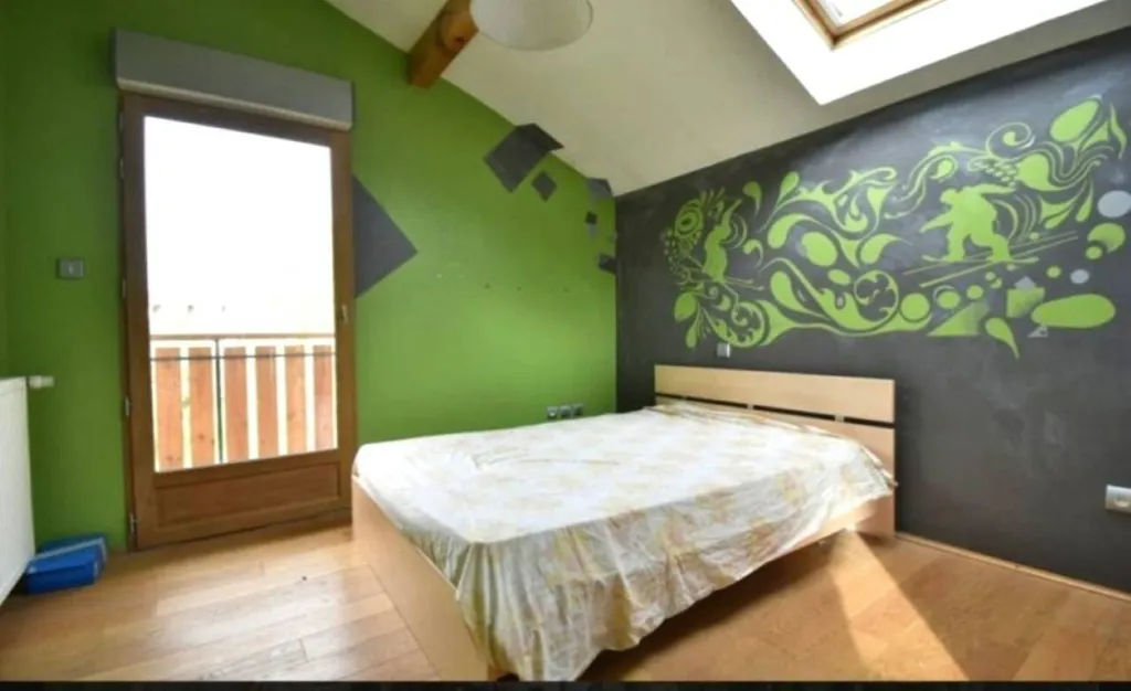 Chambres - Maison Rénovée avec Balcon Sud à Reignier-Ésery