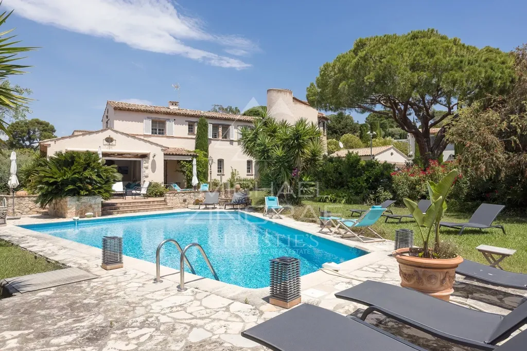 Piscine - Villa provençale avec piscine à Cap d'Antibes