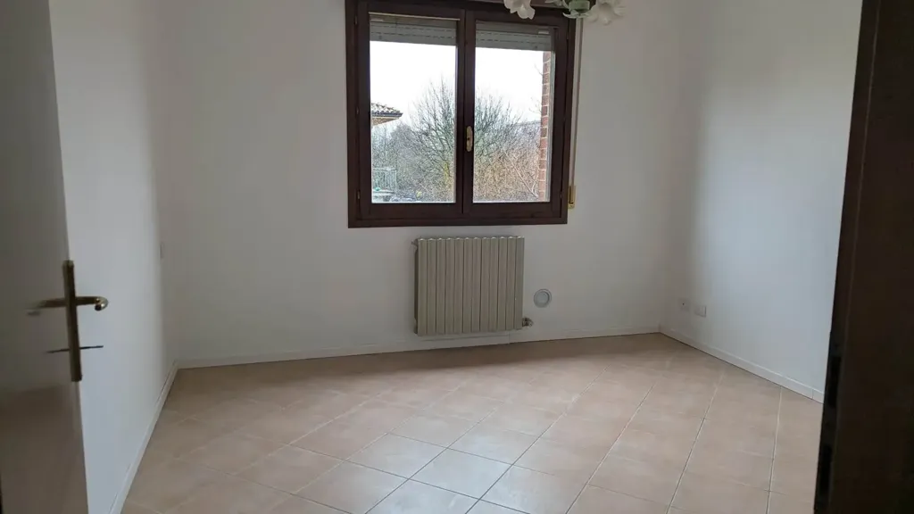 Pièces - Two-Level Apartment with Garage in Soliera