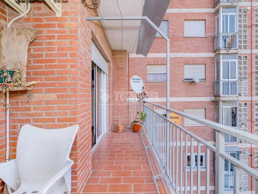 Balcon - Four-Bedroom Flat with Terrace in Cartuja