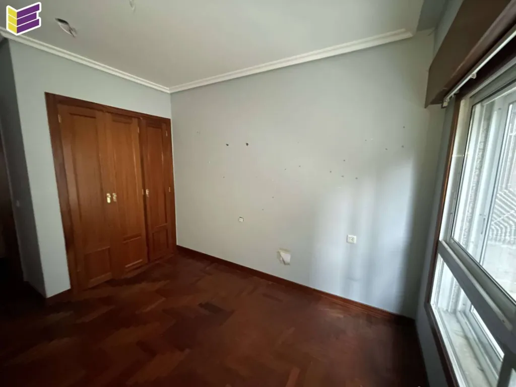 Pièces - Apartment with Large Windows in Vigo
