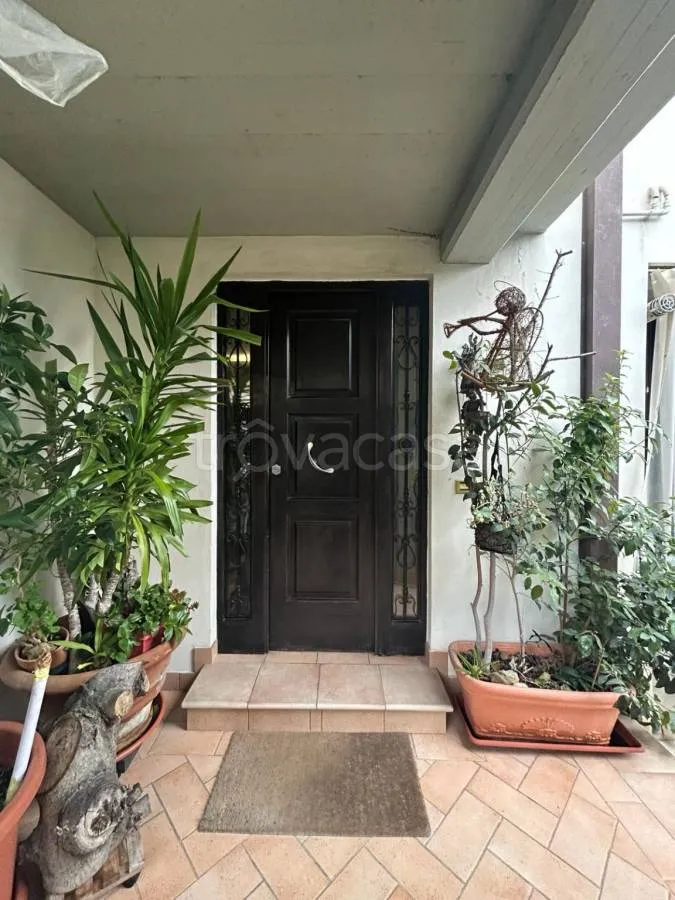 Esik - Ground Floor Apartment with Garden in Passignano