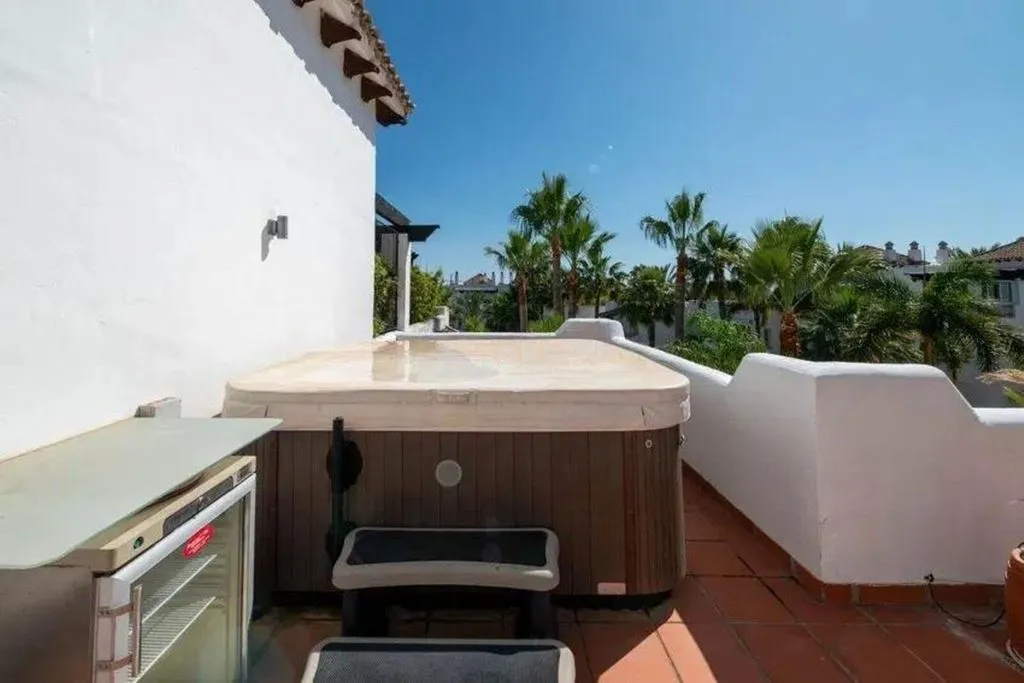 Terrass - Luxury Penthouse with Pool in Puerto Banús