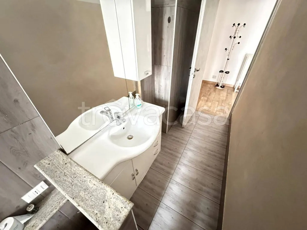 Vannitoad - Rearranged Apartment with Balcony in Turin