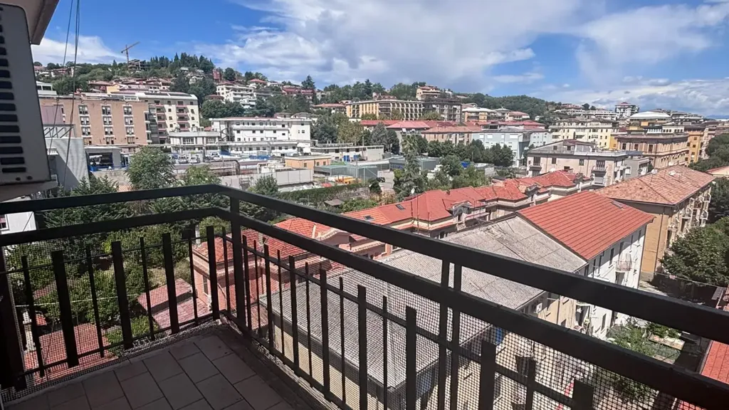 Balcon - Three-Bedroom Apartment with Balconies in Cosenza