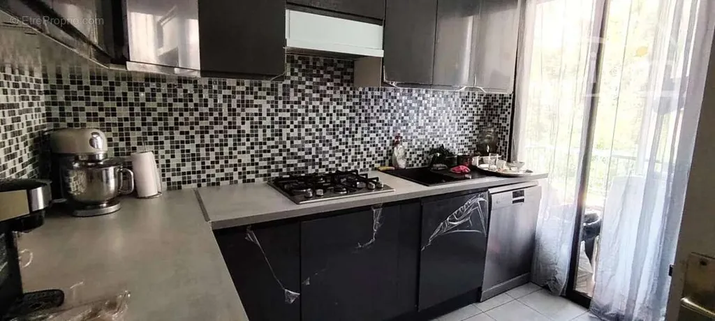 Köök - Fully Renovated 5-Piece Flat with Terrace in Pasteur