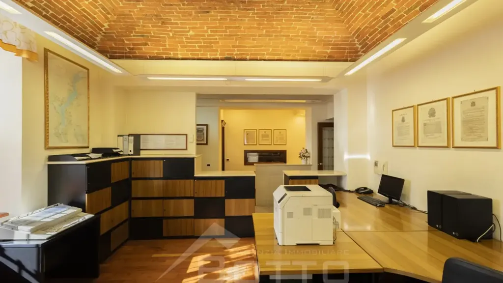 Bureau - Historic Villa with Central Location in Grignasco