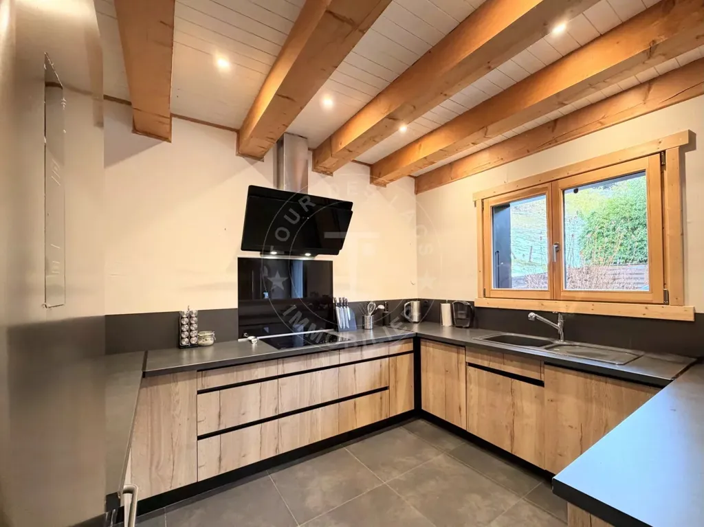 Cuisine - Chalet Luxueux avec Vue Montagne à Thônes