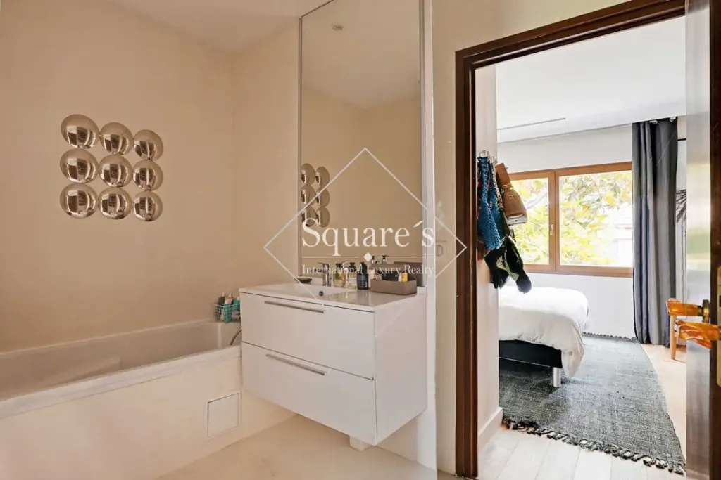 Vannitoad - Luxury Maison with Patio in Levallois-Perret