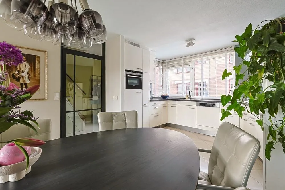 6-room house in Alphen Aan Den Rijn