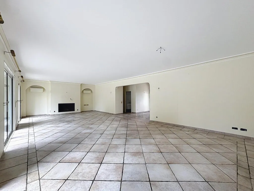 Séjour - Villa Récemment Construite avec Piscine à Mougins