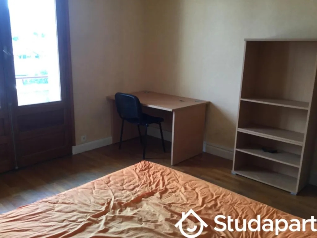 Chambres - Appartement meublé avec garage à vélos au centre-ville d'Aigle