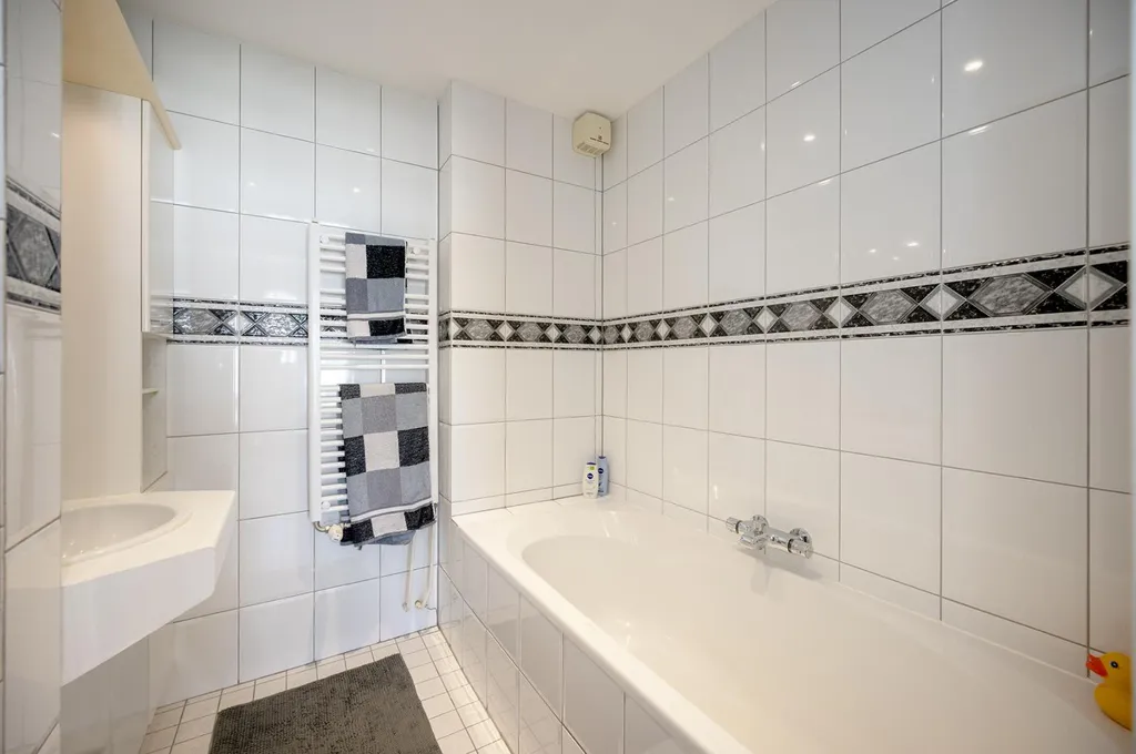 Salles de bain - 3-Bedroom Apartment with Free View in Amsterdam