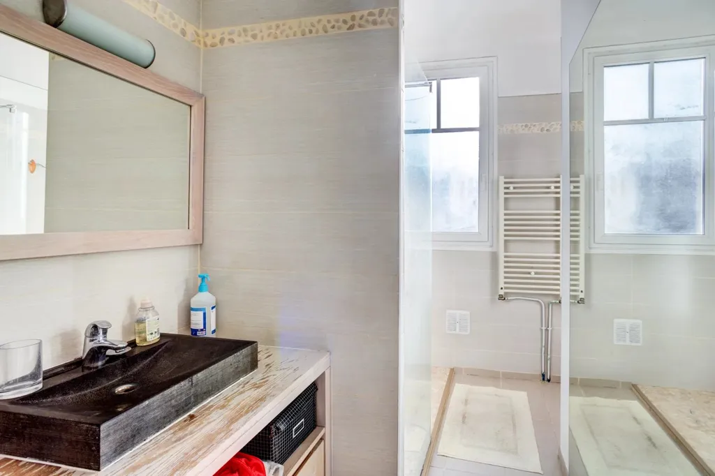 Salles de bain - Maison de 6 Pièces avec Jardin à Meudon Val Fleury