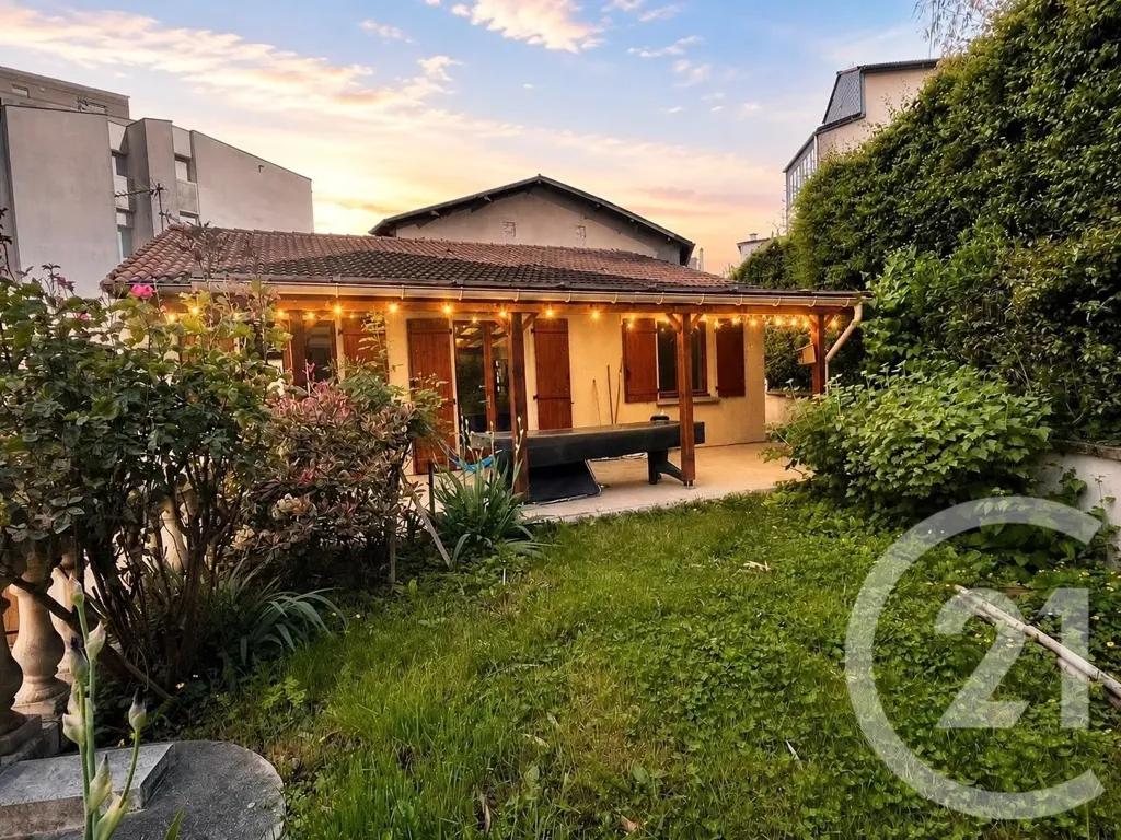 Jardin - Maison avec Terrasse et Jardin à Saint-Étienne