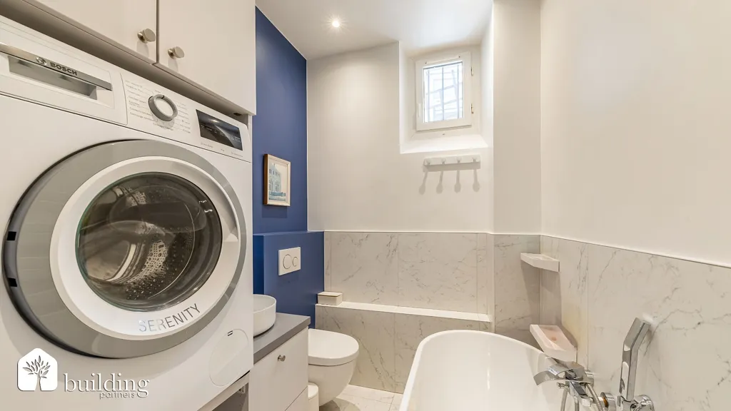 Salles de bain - Appartement avec vue sur le marché à Levallois-Perret
