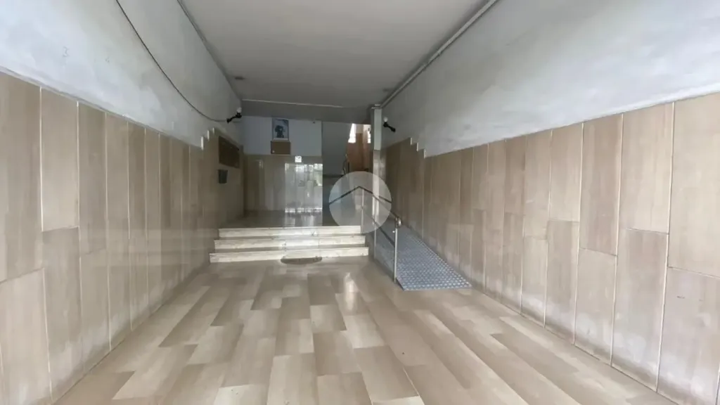 Esik - Bright Apartment with Balcony in Naples