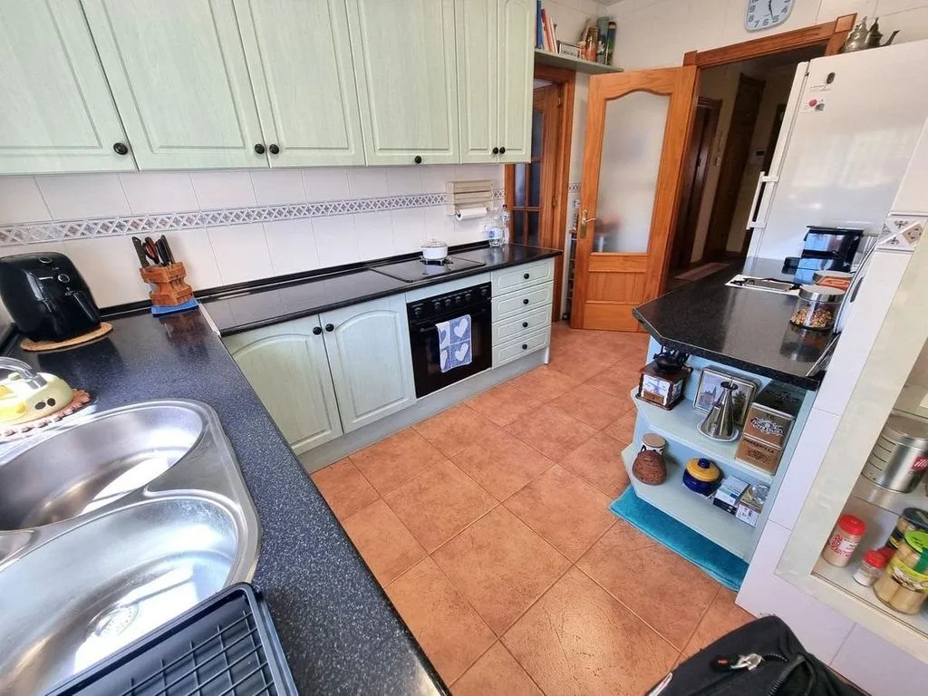 Köök - Corner Luxury House with Pool Potential in San Pedro